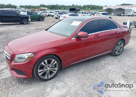 2016 Mercedes-Benz C 300 Luxury z USA, uszkodzony, nr VIN WDDWF4JBXGR141069